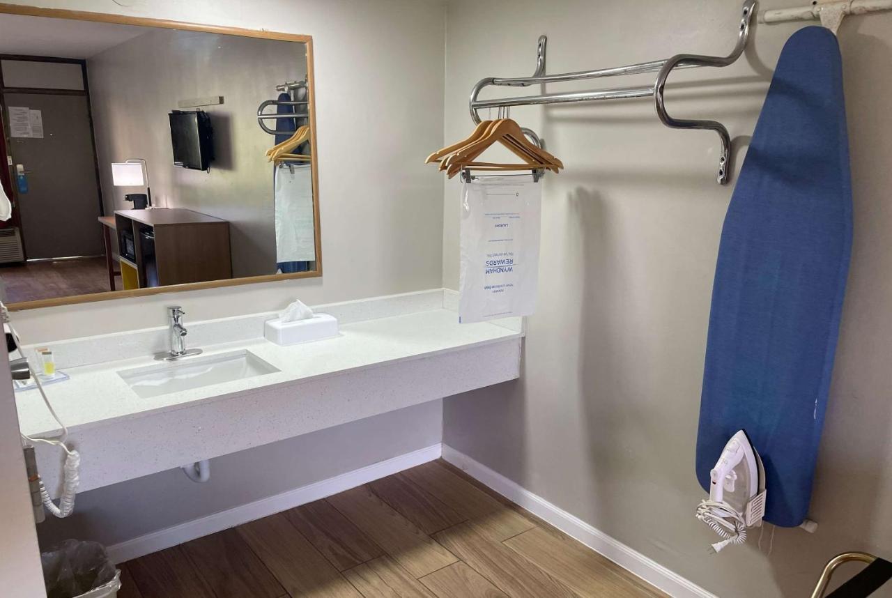 Days Inn By Wyndham Valdosta/Near Valdosta Mall Экстерьер фото